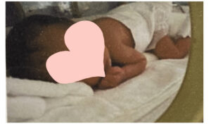NICUに入院中の双子の赤ちゃん